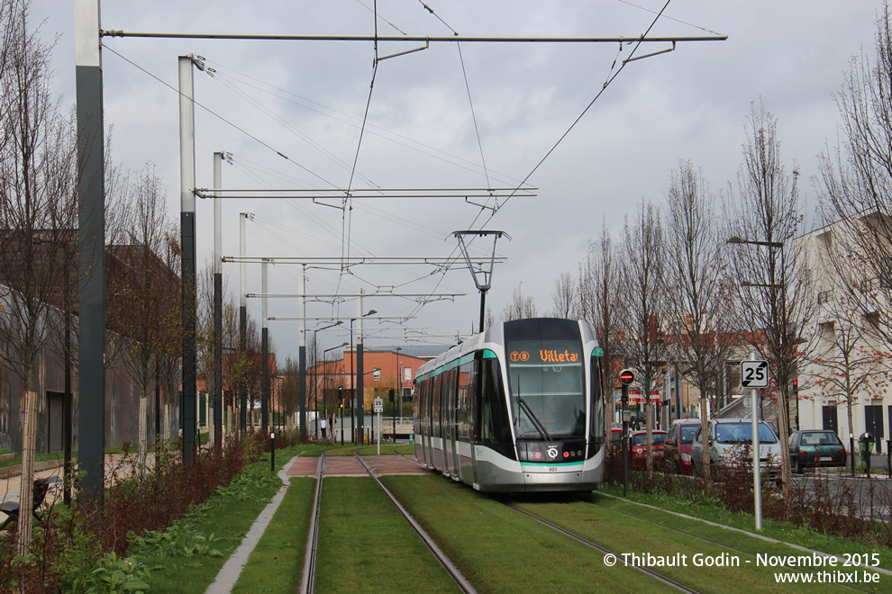 Tram 801 sur la ligne T8 (RATP) à Villetaneuse