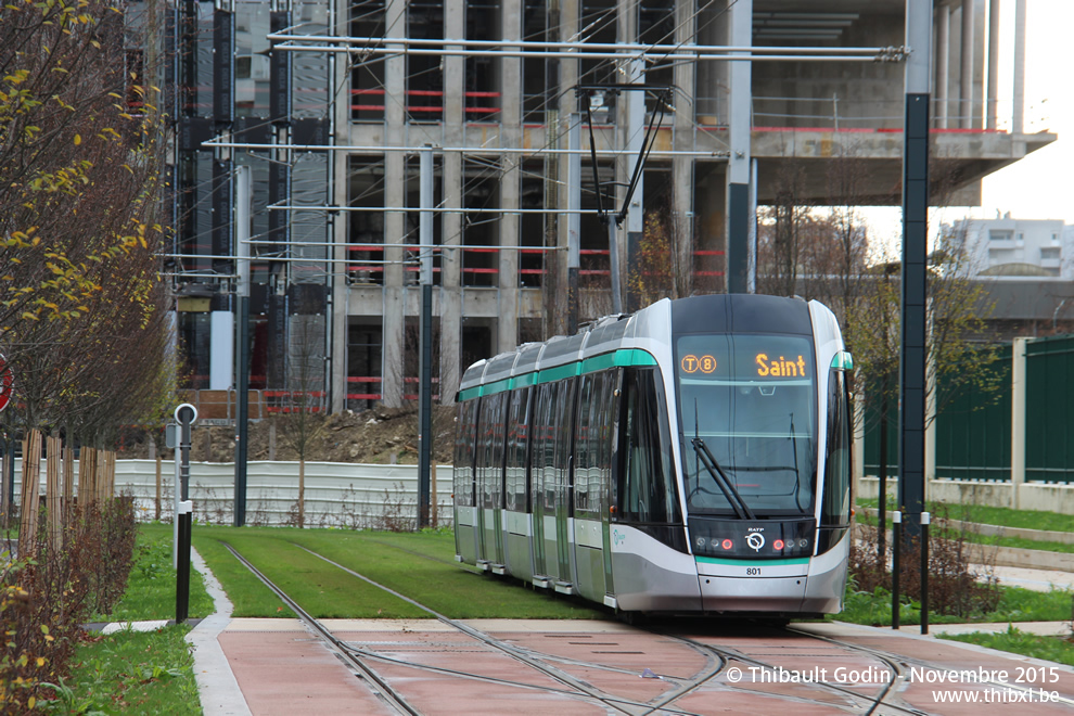 Tram 801 sur la ligne T8 (RATP) à Villetaneuse