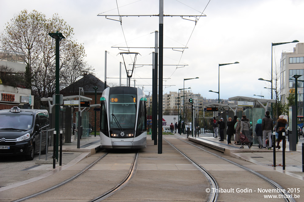 Tram 814 sur la ligne T8 (RATP) à Épinay-sur-Seine