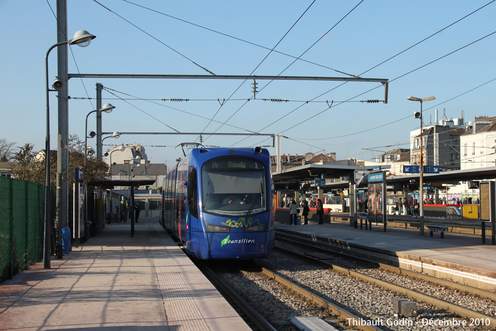 Tram-train 25515 (TT08) sur la ligne T4 (Transilien) à Aulnay-sous-Bois