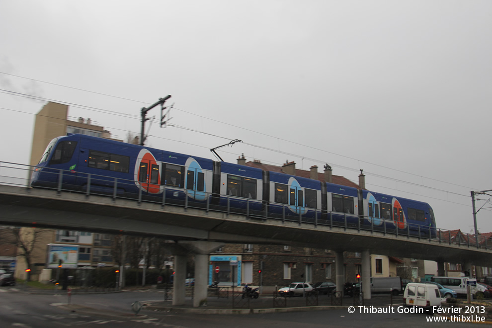 Tram-train 25519 (TT10) sur la ligne T4 (Transilien) à Livry-Gargan