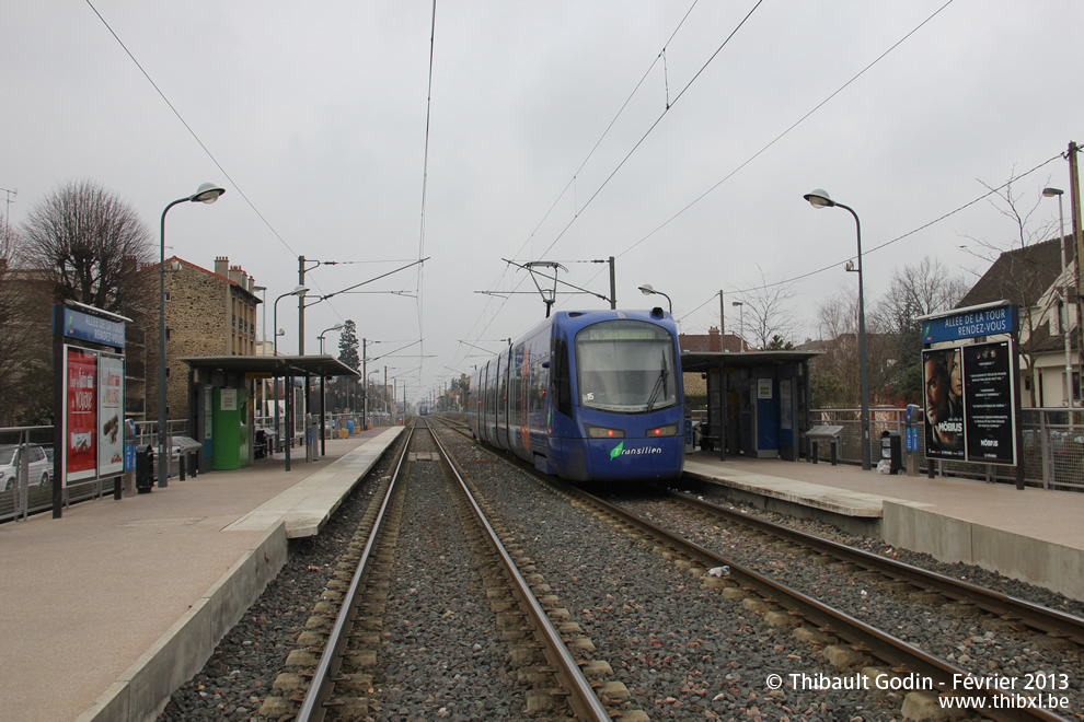 Tram-train 25529 (TT15) sur la ligne T4 (Transilien) à Villemomble