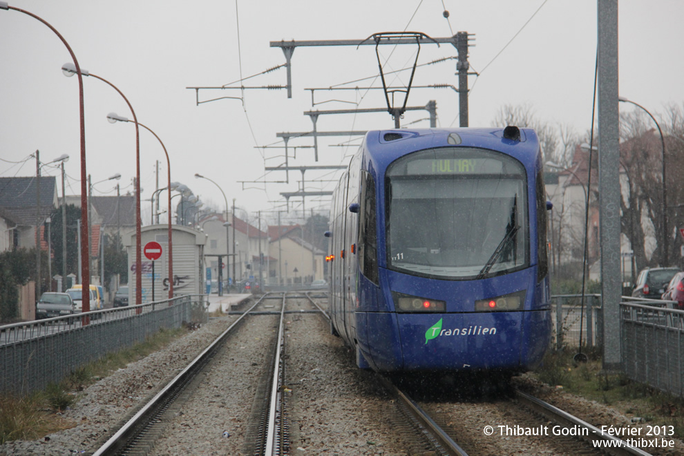 Tram-train 25521 (TT11) sur la ligne T4 (Transilien) à Livry-Gargan