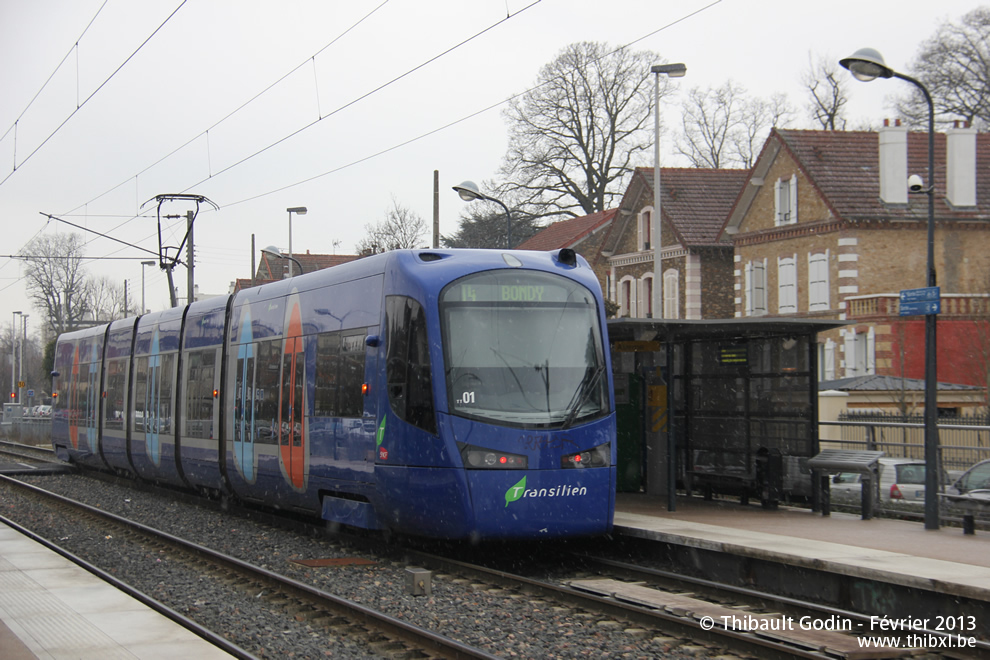 Tram-train 25501 (TT01) sur la ligne T4 (Transilien) à Villemomble