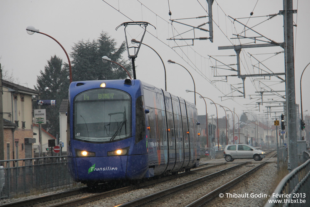 Tram-train 25503 (TT02) sur la ligne T4 (Transilien) à Livry-Gargan