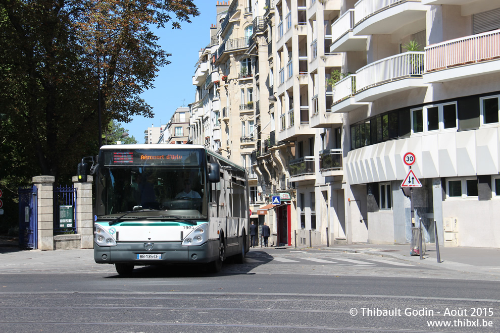 Bus 1906 (BB-135-CE) sur la ligne 283 (Orlybus – RATP) à Porte de ...
